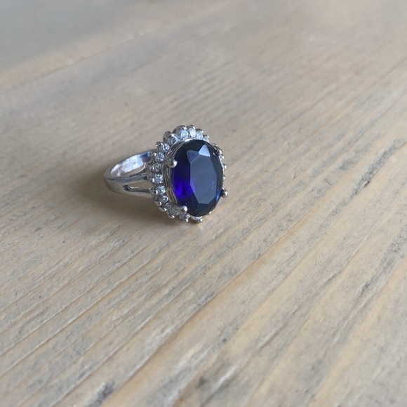 "MAJESTIC Princess" Blue Sapphire/Silvertone Ring by AVON - Picture 8 of 10